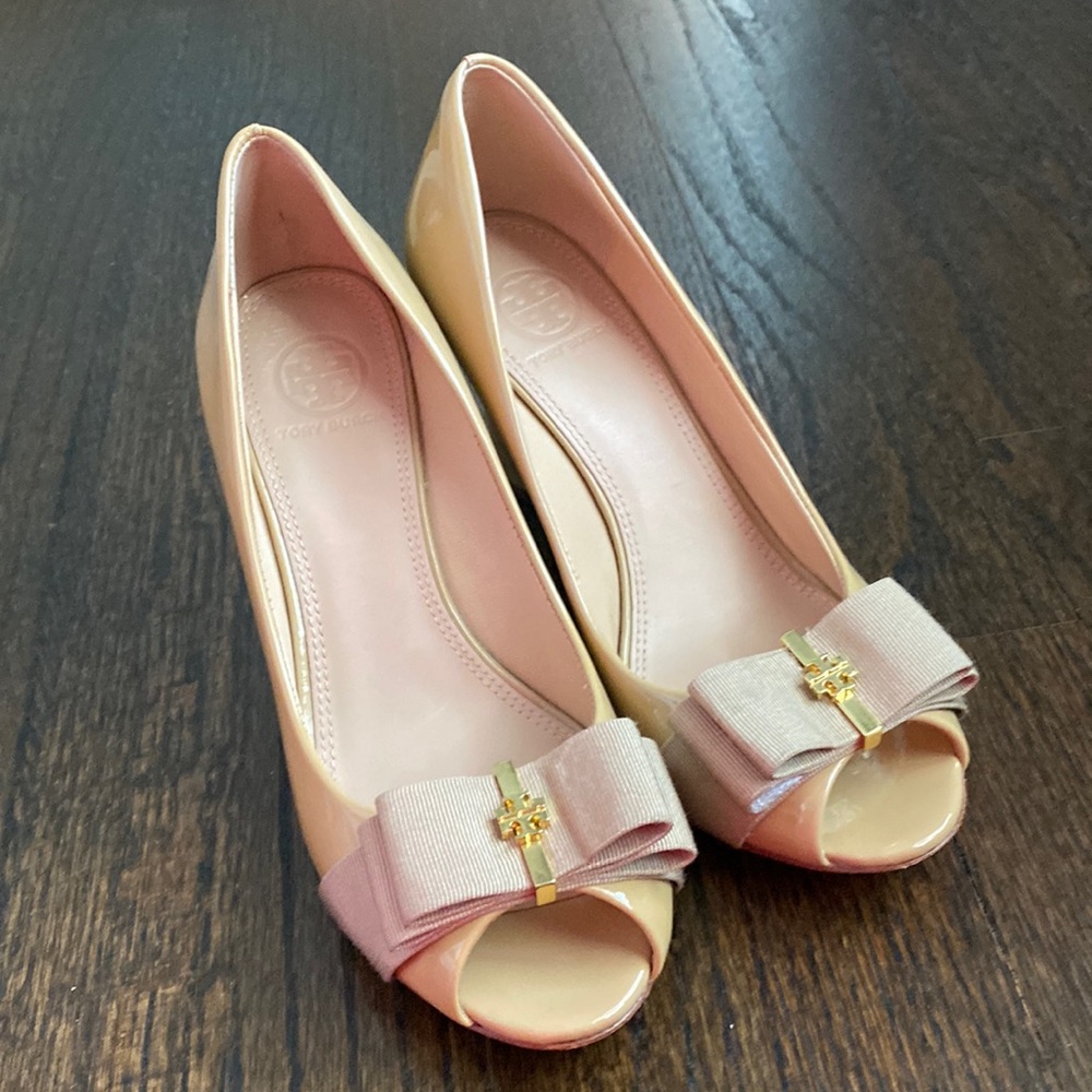 Tory Burch Trudy patent wedge in nude size 6